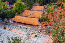 Ngôi chùa nghìn năm tuổi ở HN nên thơ với sắc đỏ hoa gạo