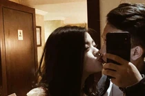 Con gái 16 tuổi của nghệ sĩ Chiều Xuân lộ ảnh hôn bạn trai 