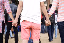 Chồng lén lút cho tiền giúp việc, tôi ngã ngửa trước lý do