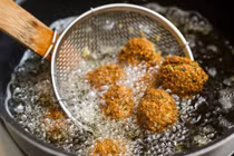 Giật mình loạt tác hại nguy hiểm của việc tái sử dụng dầu ăn