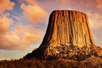 Điều kỳ lạ và bí mật của “Tháp Quỷ” nổi tiếng của Mỹ