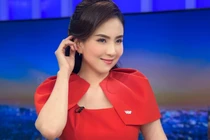 Chân dung nữ MC vòng eo 56, 300 ngày đi làm không mặc trùng đồ