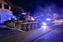 Say rượu lái xe tăng ra phố, đối mặt 8 năm tù