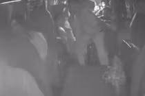 Hành khách đòi đánh tài xế vì không được xuống xe đi vệ sinh