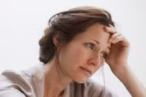 Tôi day dứt không biết có nên cho con biết bố đẻ của nó là ai?