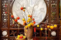 Cành hồng nguyên quả hút khách vừa cắm, ngắm vừa ăn dần