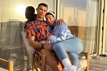 Ronaldo bị đồn có "vấn đề" với bạn gái, nổi nóng khi xa mẹ