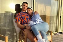 Ronaldo bị đồn có "vấn đề" với bạn gái, nổi nóng khi xa mẹ
