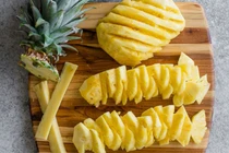 "Lòng xào dưa 30k" chưa dứt, trend đồ ren ăn dứa lại lên đỉnh