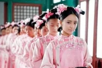 Hoàng đế mới làm gì với mỹ nữ trong hậu cung vua cha để lại?