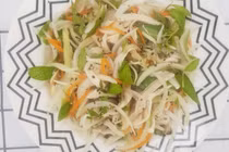 Ức gà đừng hấp hay rán, mang trộn rau răm