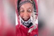 Video: Cô gái bị đông cứng giữa trời tuyết -51 độ C ở Mỹ