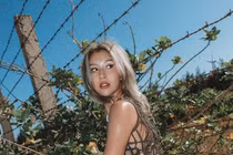 Diện váy thách thức, Quỳnh Anh Shyn khiến netizen "bó cẩn"