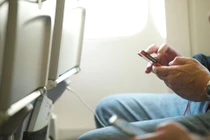 Điều gì sẽ xảy ra khi bạn không tắt các thiết bị điện tử trên máy bay?