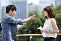 Vừa về đến nhà, vợ choáng khi thấy đơn ly hôn sẵn trên bàn