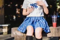 Trường học Nhật Bản bỏ quy định nội y trắng