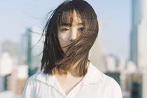 Đêm tân hôn, tôi khóc cạn nước mắt nhường giường cho người khác 