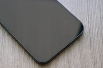 Vì sao màn hình iPhone 12, iPhone 13 trầy xước 
