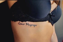 Phản ứng của Conor McGregor khi biết có nữ fan cuồng xăm tên mình