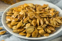 Ăn hạt bí ngô ngày Tết lưu ý 4 việc kẻo hại cơ thể