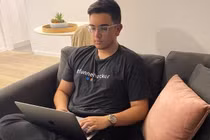 Nam sinh 16 tuổi ở Australia làm giàu nhờ dịch