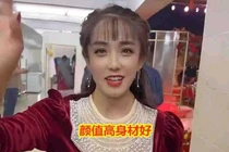 Lễ cưới con trai, mẹ chồng "gây sốt" bởi gương mặt lão hóa ngược