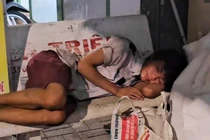 Ngủ quên trên chuyến xe, cậu bé 8 tuổi lưu lạc suốt 10 năm