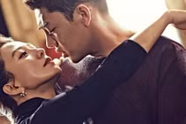 Vừa cưới xong, vợ trẻ chết lặng phát hiện 'công việc' của chồng