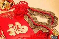 Video: Truyền thống giả vờ từ chối nhận lì xì dịp Tết