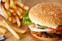 Bị chê chân to, cô gái giảm 15kg trong 6 tháng bằng đồ ăn nhanh