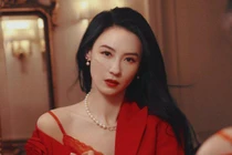 Trương Bá Chi đẹp ngỡ ngàng tuổi 41, Tạ Đình Phong có tiếc? 