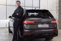 Thủ thành cao 2m sở hữu 2.400 tỷ, tiêu tiền thế nào?