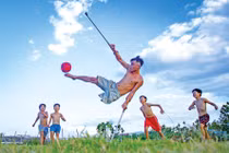 Lương Phi và hành trình một chân