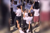 Vừa tập thể dục, hành động này của nam sinh khiến CĐM cười rung rốn