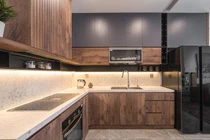 Căn hộ hiện đại, sử dụng dày đặc các hệ tủ nhưng vẫn thoáng