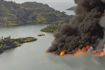 Nhìn qua, không ai tin hồ nước xinh đẹp này lại đáng sợ đến thế 