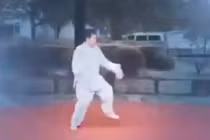 Video: Dân mạng chế nhạo bài luyện công của võ sư Thái Cực