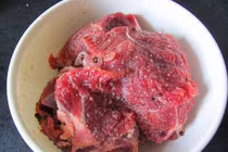 Đừng dại ướp thịt bò với muối, dùng một thứ thịt mềm lại cực thơm