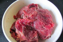 Đừng dại ướp thịt bò với muối, dùng một thứ thịt mềm lại cực thơm