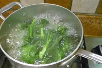 4 sai lầm khi ăn rau cải, không có chất lại dễ ngộ độc