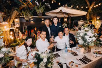 Tiệc kỷ niệm 40 cưới cực hoành tráng của bố mẹ Quốc Trường