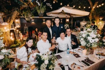 Tiệc kỷ niệm 40 cưới cực hoành tráng của bố mẹ Quốc Trường