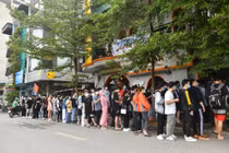 Xếp hàng dài lấy vé xem Saigon Phantom đấu SEA Games 31