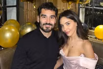 Bà xã xinh đẹp của thủ quân Man City gây bão mạng