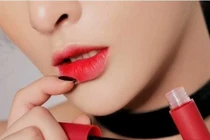 3 cách đơn giản giúp đánh son không lo bị trôi 