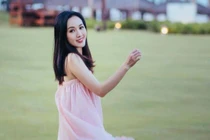 BTV Hoài Anh mặc style tươi trẻ, "hack" dáng mỗi khi rời trường quay