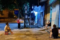 "Hội bà tám" mùa dịch Covid-19: Cứ ngồi xa 3m cho an toàn