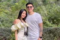 Đoàn Văn Hậu 'khóa môi' bạn gái cực ngọt