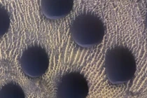 Phát hiện những cồn cát hình tròn kỳ lạ trên Hỏa Tinh