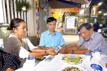 Thương Tín sức khỏe yếu, liên tục lộ vẻ tiều tụy